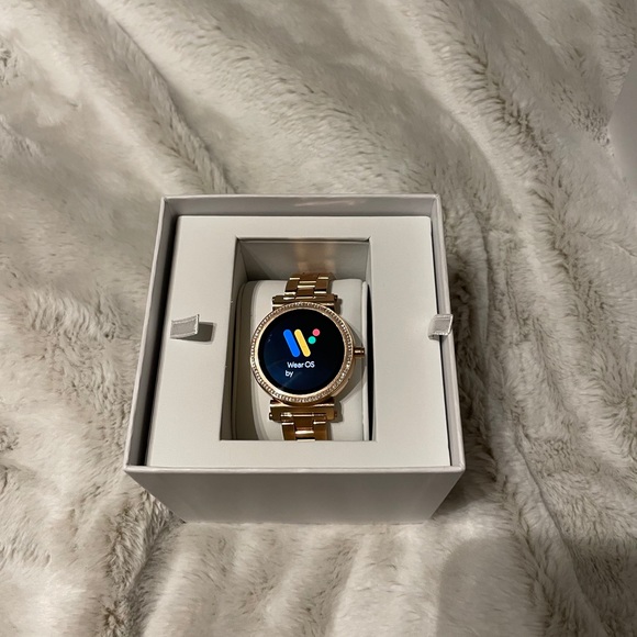 Michael Kors Access Pave Sofie Smartwatch - Picture 1 of 2